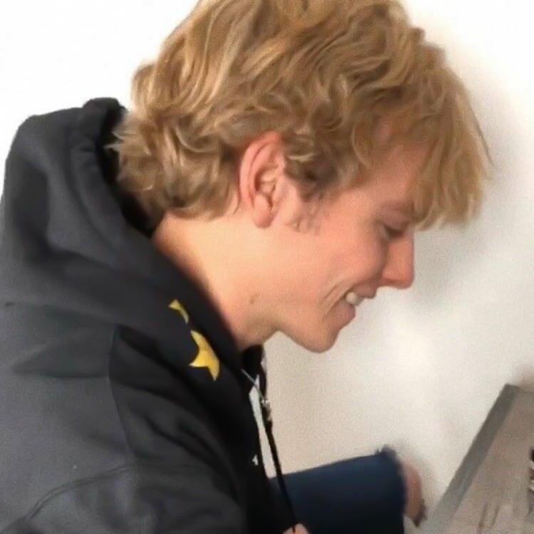 thinksross's tweet photo. Hi! 

this is comfort for ross lynch stan hope you feel good here!! https://t.co/L9QMVF1P6k