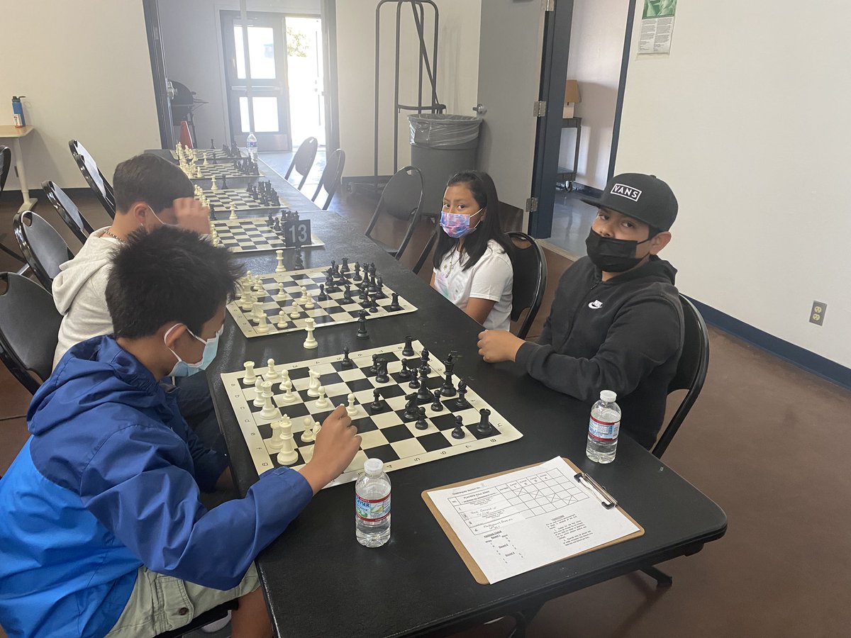 DavidDavidk9806's tweet photo. @CrystalCougars @ArmijoHigh @BGaleWilson1 @KIJonesEle @EdServicesFSUSD We were all boys today:  Nathaniel 6th grade, Alan 4th grade, Chris 1st grade and Joey 10th grade represented our Chess Team at the McKinley-Williams chess tournament in Richmond, CA.  Great field trip today. https://t.co/LhxefJCtit