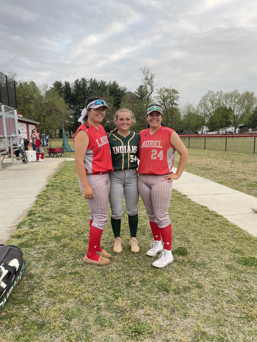 Bailey_8_'s tweet photo. One of the best things about softball is making friends along the way! Got to see a couple of my old travel teammates this school ball year! @hoban_lily @KinsleyHall4 @LaniyaLewiss @ShaniyaLewis88 @kmpasswaters ❤️ #getstruck⚡️@LLGCOACH @KarenWeekly @UACoachMurphy @RazorbackSB https://t.co/484MD0Ddmo