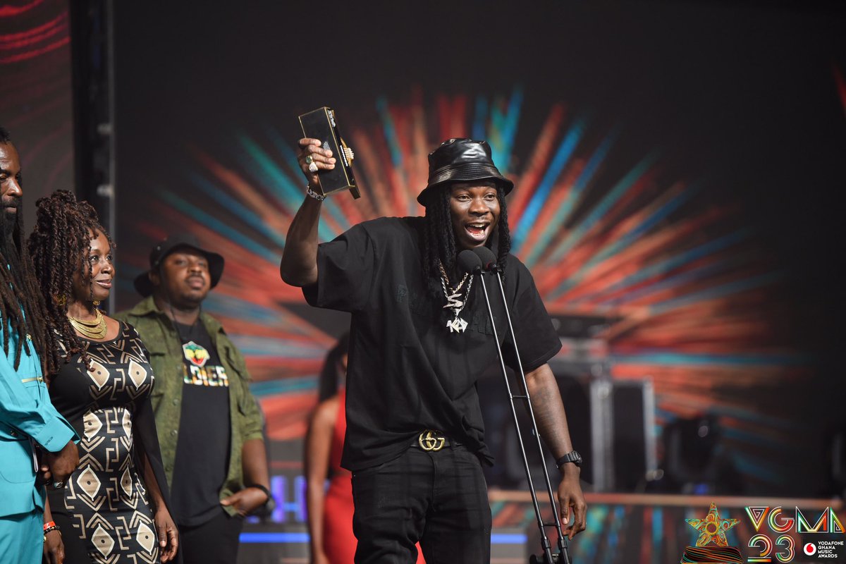 GHMusicAwards's tweet photo. Your Reggae/Dancehall Artiste of the Year! @stonebwoy 

#VGMA23 #VGMA https://t.co/84UWUcWDxb