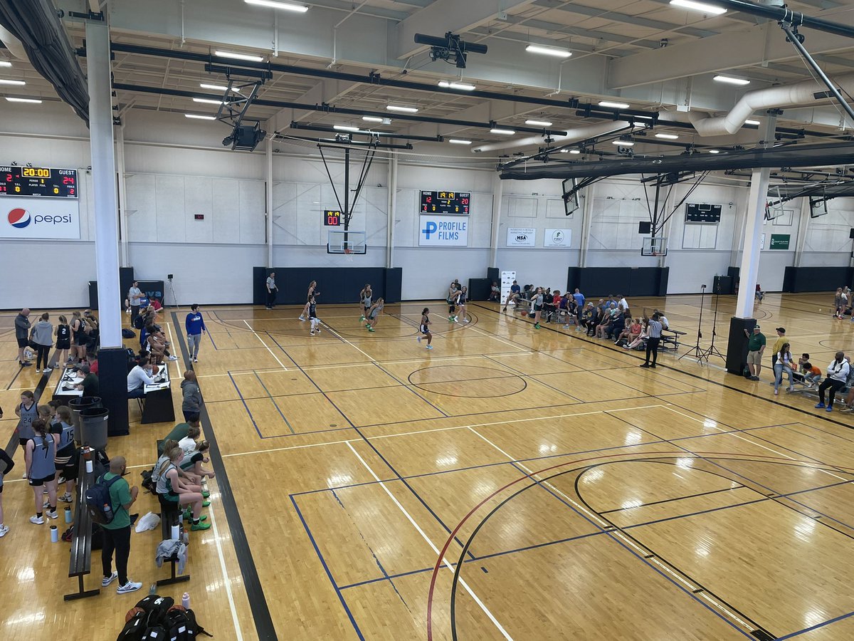 secorsig's tweet photo. Loved stopping at the @M_B_A_Bball Mother’s Day Classic and watching some of the players I’m fortunate enough to work with. I’m always training on the weekend and players are usually all over the nation, so it was fun to watch them on the court. I’ve missed it #MakeShots https://t.co/d1SgqG8kJh