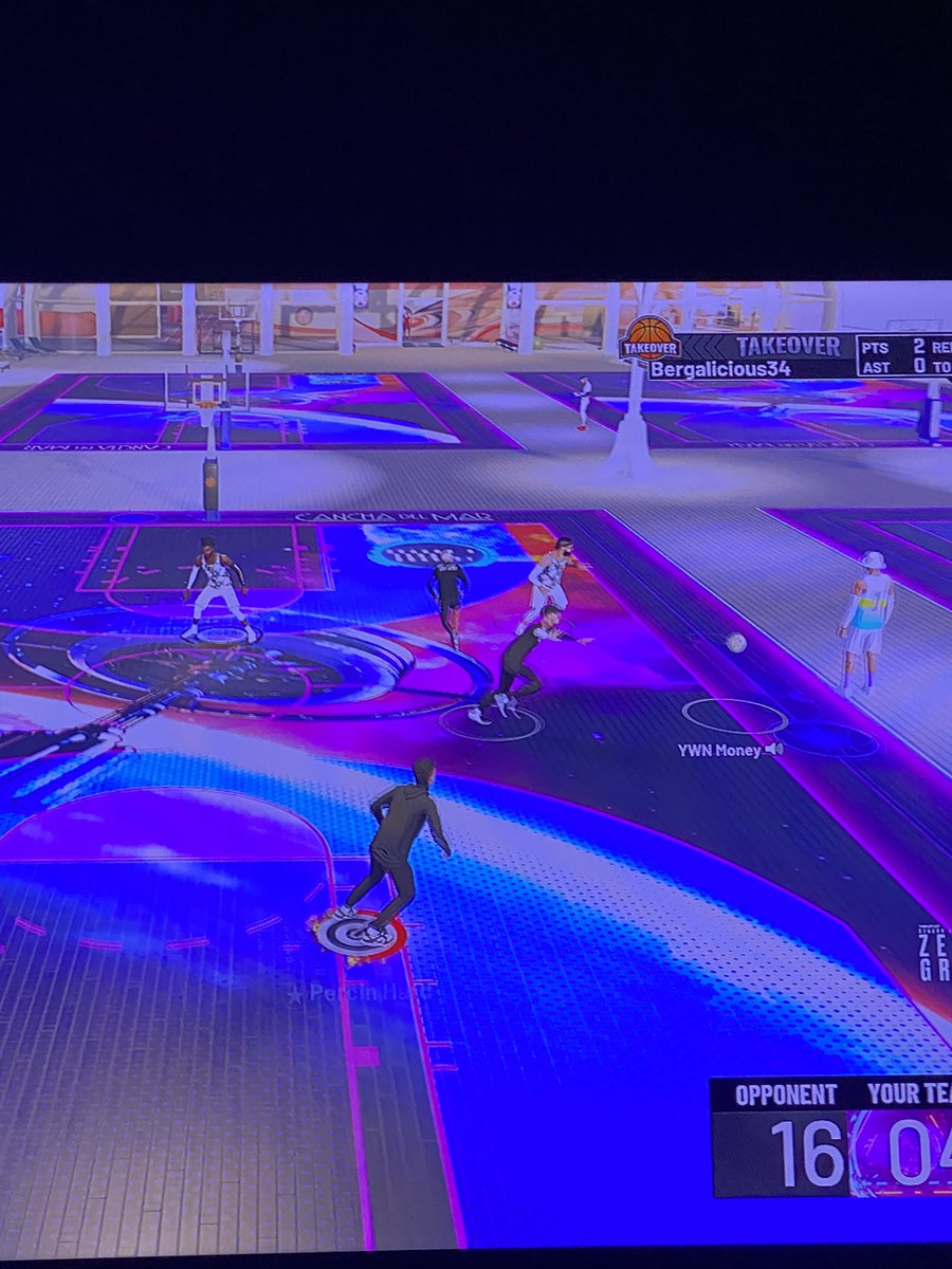 Consig66's tweet image. This is new @NBA2K 
Invisible players?!