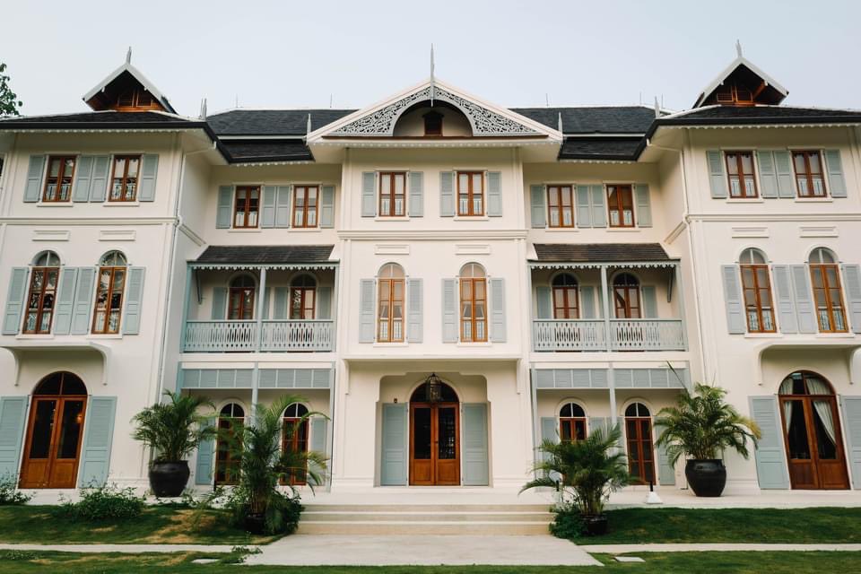 go_graph's tweet image. โรงแรมสุดบูติคที่เพิ่งเปิดใหม่ ในอ.หางดง ที่นี่ตั้งใจให้ความรู้สึกเหมือนมาพักบ้านต่างอากาศ #บ้านเจ้าคุณท่าน มีความหรูหราแบบเป็นกันเอง สถาปัตยกรรมจะมีความยุค ร.5 ที่ผสมผสานวัฒนธรรมตะวันตก ตะวันออก และได้รับอิทธิพลจากอินโดจีน ทำให้เกิดความแปลกใหม่ โดยมีเพียง 14 ห้อง #selachiangmai