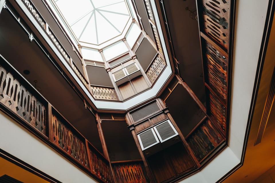 go_graph's tweet image. โรงแรมสุดบูติคที่เพิ่งเปิดใหม่ ในอ.หางดง ที่นี่ตั้งใจให้ความรู้สึกเหมือนมาพักบ้านต่างอากาศ #บ้านเจ้าคุณท่าน มีความหรูหราแบบเป็นกันเอง สถาปัตยกรรมจะมีความยุค ร.5 ที่ผสมผสานวัฒนธรรมตะวันตก ตะวันออก และได้รับอิทธิพลจากอินโดจีน ทำให้เกิดความแปลกใหม่ โดยมีเพียง 14 ห้อง #selachiangmai