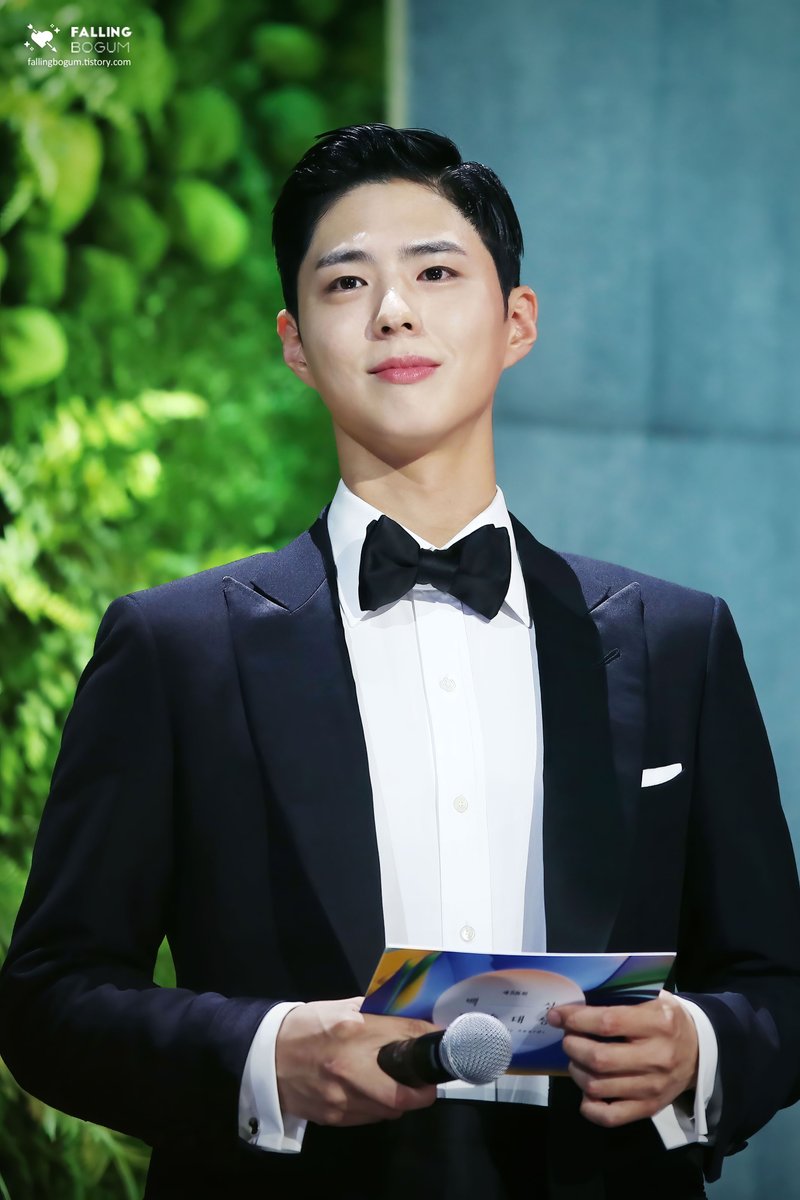 falling_bogum's tweet photo. 220506 백상예술대상 1부

@BOGUMMY 
팬들 한 명씩 아이컨택 하다가 눈가 촉촉해지는 아기 사슴 🥺🥺🥺꼭 확대해서 봐주기루,,

https://t.co/I2V6RM1Jbo
https://t.co/ErMcAE0mNx
https://t.co/HDxWuf2pys
https://t.co/LybP7CBTaM

#박보검 https://t.co/Q3elKSrONu