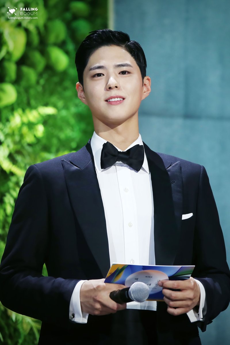 falling_bogum's tweet photo. 220506 백상예술대상 1부

@BOGUMMY 
팬들 한 명씩 아이컨택 하다가 눈가 촉촉해지는 아기 사슴 🥺🥺🥺꼭 확대해서 봐주기루,,

https://t.co/I2V6RM1Jbo
https://t.co/ErMcAE0mNx
https://t.co/HDxWuf2pys
https://t.co/LybP7CBTaM

#박보검 https://t.co/Q3elKSrONu