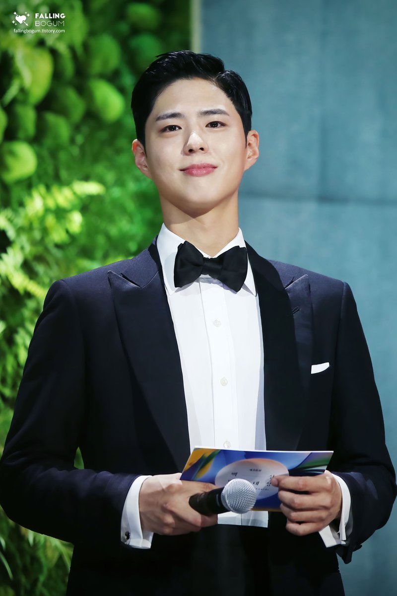 falling_bogum's tweet photo. 220506 백상예술대상 1부

@BOGUMMY 
팬들 한 명씩 아이컨택 하다가 눈가 촉촉해지는 아기 사슴 🥺🥺🥺꼭 확대해서 봐주기루,,

https://t.co/I2V6RM1Jbo
https://t.co/ErMcAE0mNx
https://t.co/HDxWuf2pys
https://t.co/LybP7CBTaM

#박보검 https://t.co/Q3elKSrONu