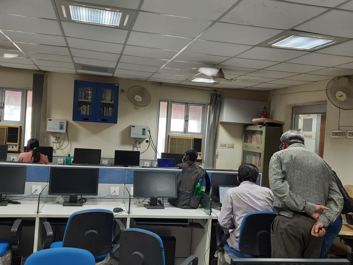IGNOUVaranasi's tweet photo. Term End Practical Exam of course MGYL-004 of PGCGI programme was conducted on 07/05/2022 at Study Centre 48056 (BHU Varanasi). Prof. Narendra Verma as internal examiner assigned tasks to students on computer and Prof. P P Ghosh took viva as External examiner @OfficialIGNOU https://t.co/rgapCwuvkV