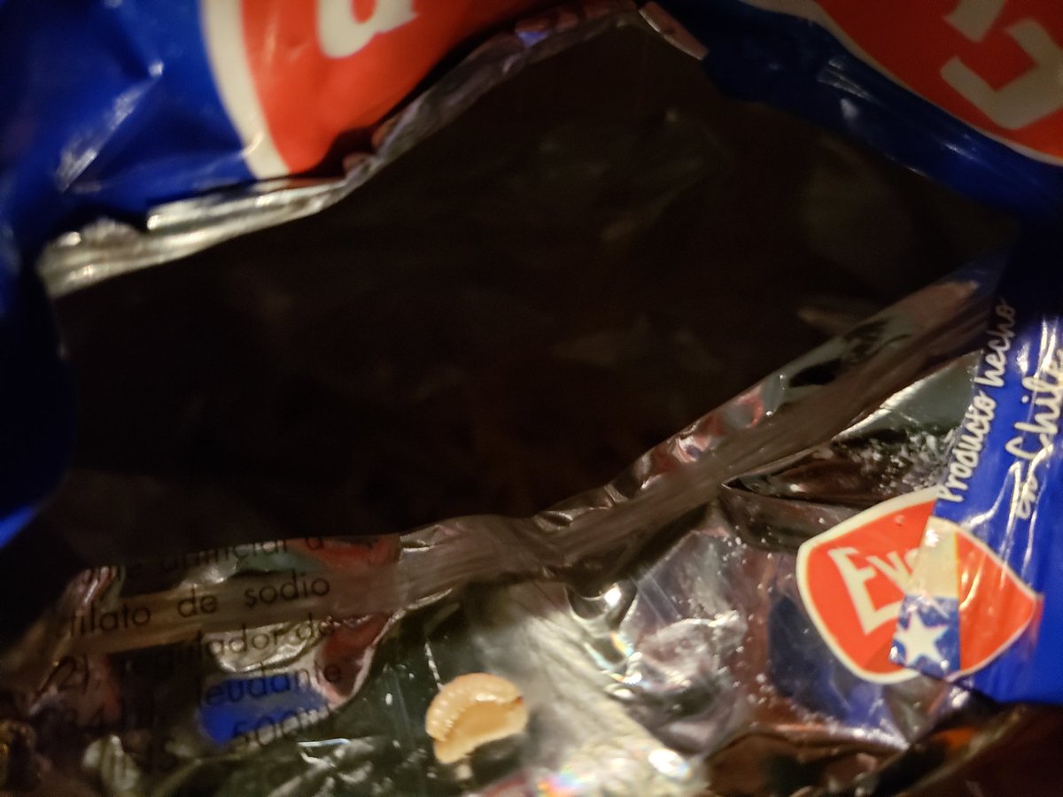 LoDeCathe's tweet photo. Recien comiendo #ramitasdequeso me apareció una sorpresa poco agradable. Llame al fono @PepsiCoChile pero no contestan en fin de semana 😕 @EvercrispChile
#gusano #puaj https://t.co/IGBBZnDFrc