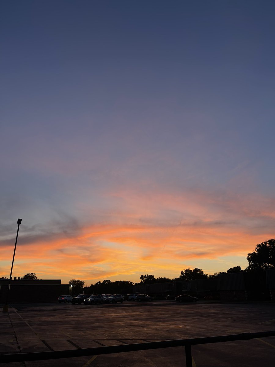AimeeReagan's tweet photo. Sunsets look a little different when your bestfriend is up there 🤍 https://t.co/W5LNmgrpbt