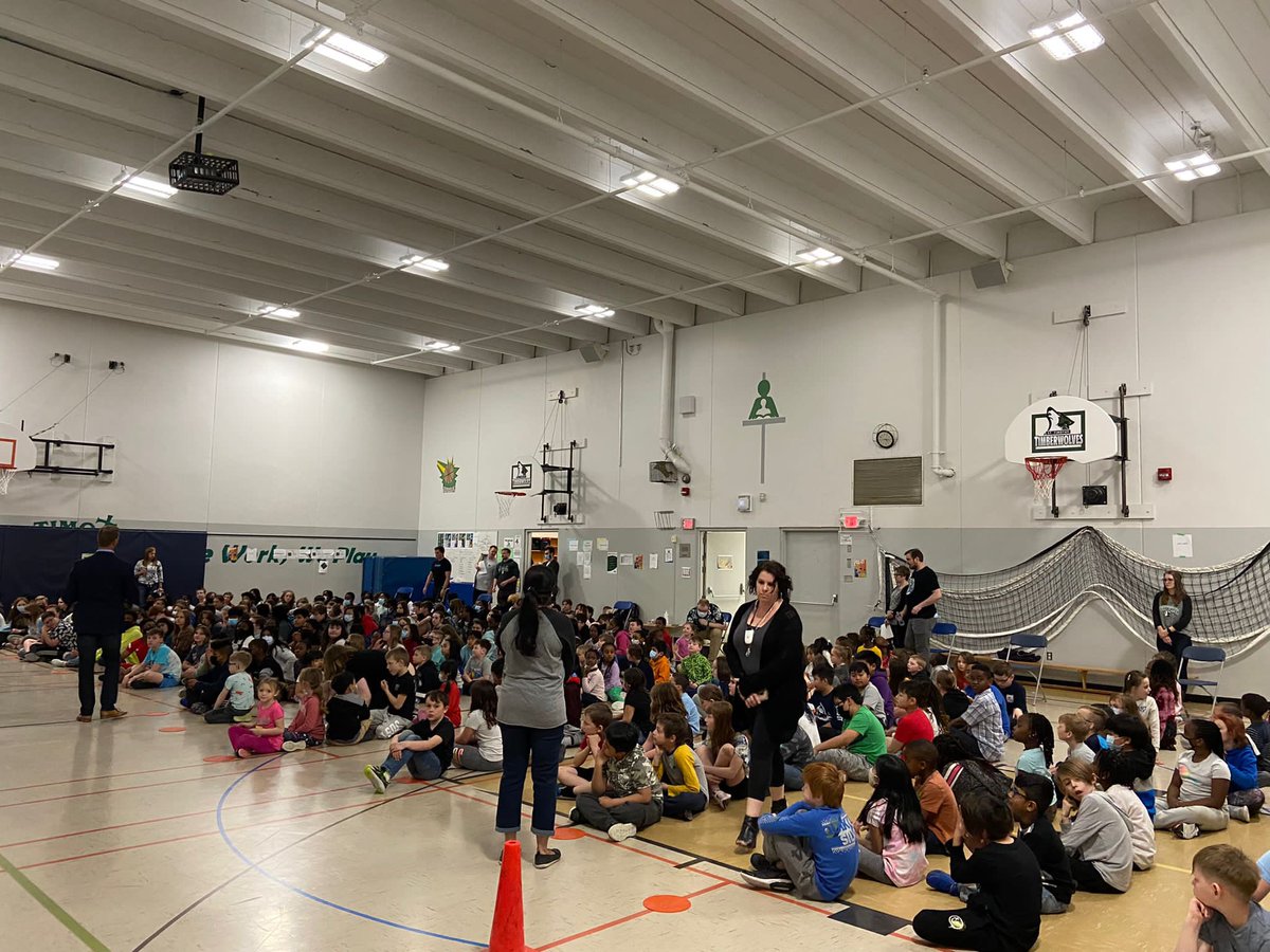 StTimothyRegina's tweet image. 📣😀Our Timberwolf Family celebrated our first HOWL Leadership Assembly F2F in the gym after 2 years! 🙌 SWPBIS Awards, Minute 2 Win-It Challenges &amp;amp; tons of goofy shenanigans 🤪… note the wrestling belt! #TimberwolfProud