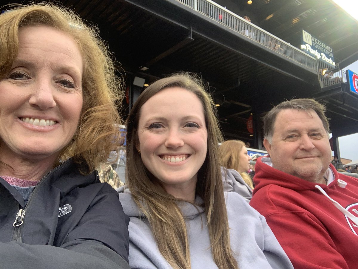 kclem_cowculus's tweet photo. First timers @trashpandas #havingablast #hotdogcatcher https://t.co/uuNTdod7xu