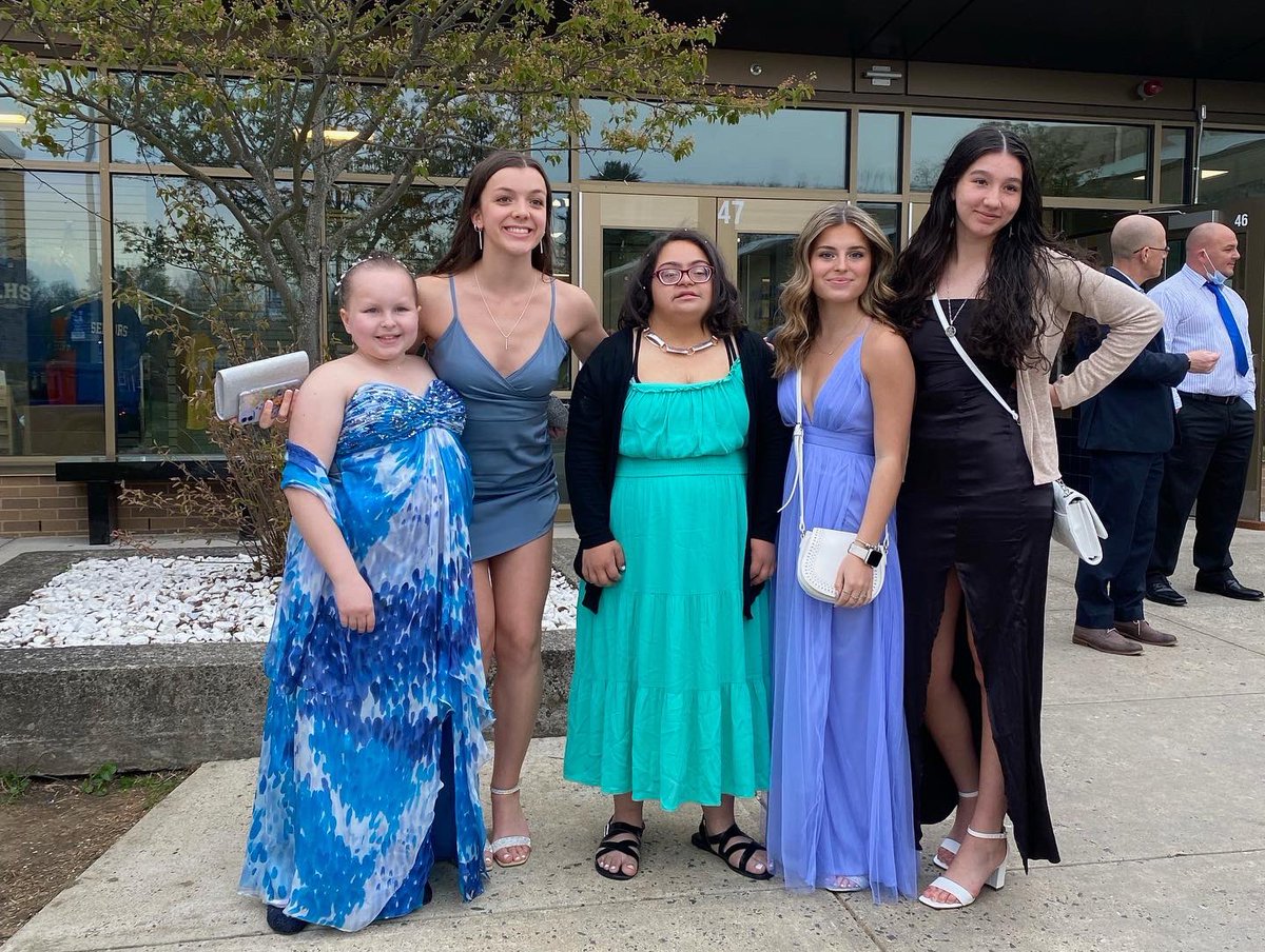 ms_searles's tweet photo. Best Buddies prom at Leominster High! Thank you to the chaperones and LHS Best Buddies for making all of the buddies’ night so special ❤️ @FitchburgPS @Principal_FHS @bestbuddies https://t.co/grh5vxSYh0