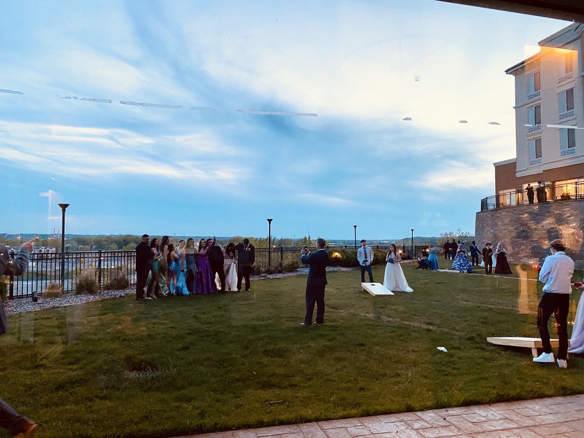 ShannonCalohan's tweet photo. Tonka Prom 2022! @TonkaNation #ThisisTonka @NKCSchools https://t.co/xKYzoWzqdT