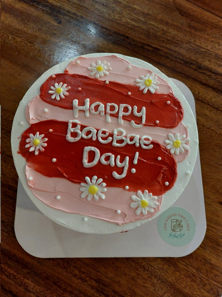 kimseunghunny's tweet photo. super love the cake! 💗 and it tasted good too 😁 https://t.co/jLCZi100Xd