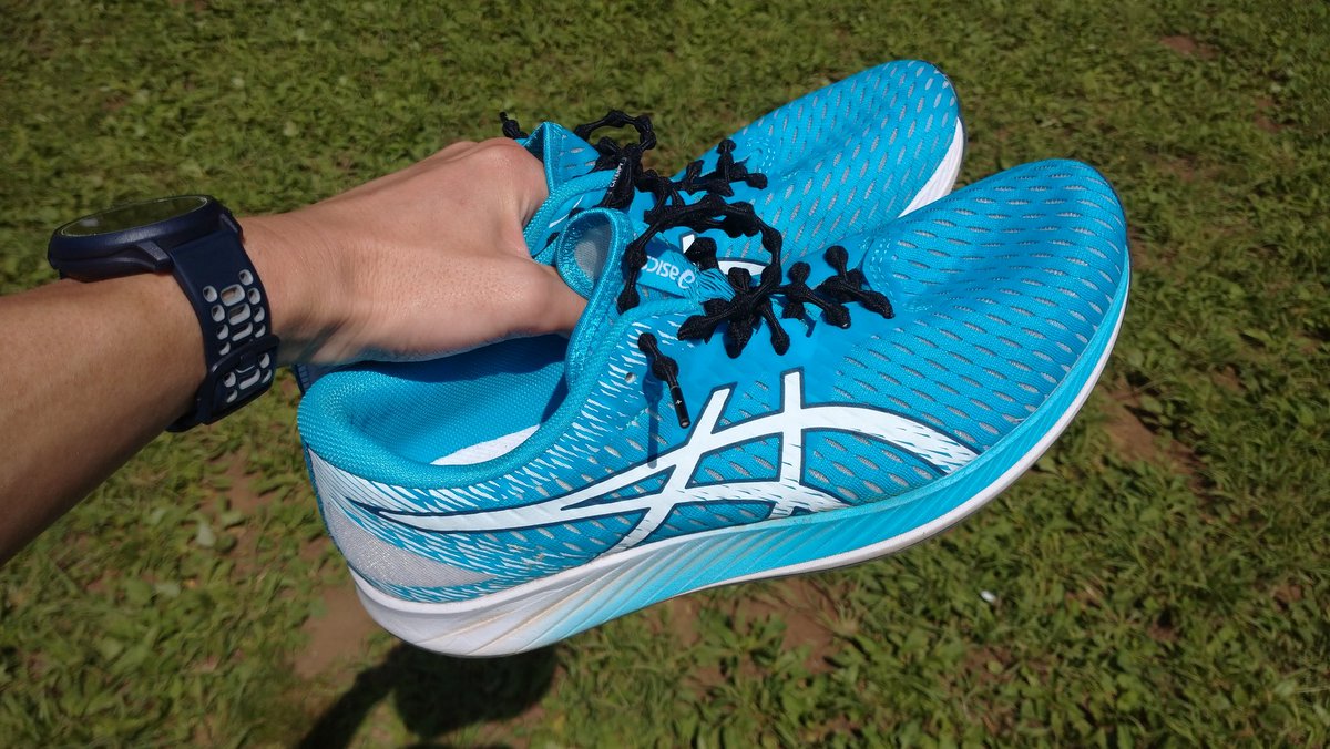 ysk21616's tweet image. 今朝はTeamM×Kの30km練習会のペーサー(キロ4.10〜00)を務めました😄
👟はハイパースピード💡昨今のシューズ情勢とは逆をいく硬い接地ですがそれが良い😏クッション性を感じないわけではなく、スピードも出せます👍
#ASICS  #HYPERSPEED