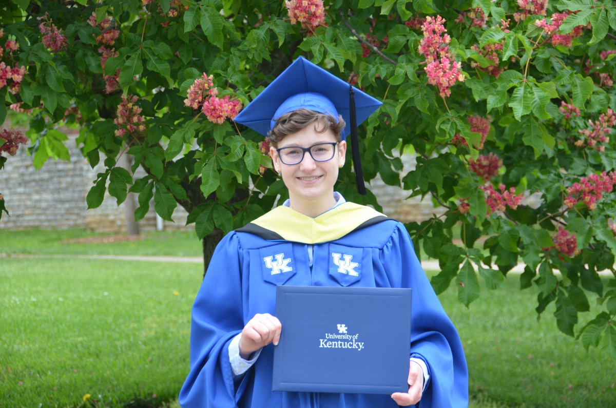 EverittLeah's tweet photo. Graduated with my Masters of Science in Library Science yesterday, excited to be an official librarian! https://t.co/MnVfNfcIlh