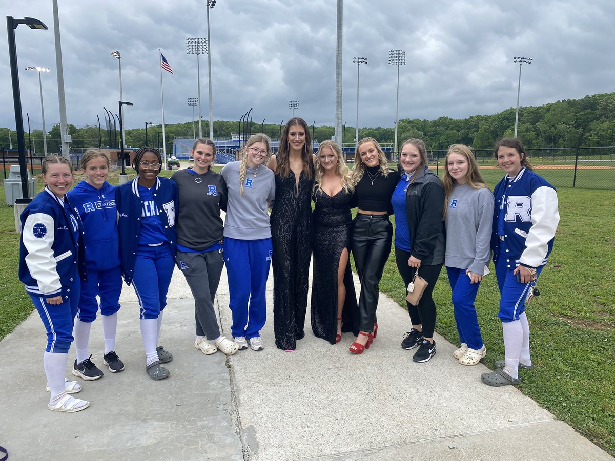 RockvaleSB's tweet photo. So glad some of our seniors were able to stop by before their big night! The girls looked stunning! 
🤩🤩🤩 https://t.co/2RxhZI4pJL