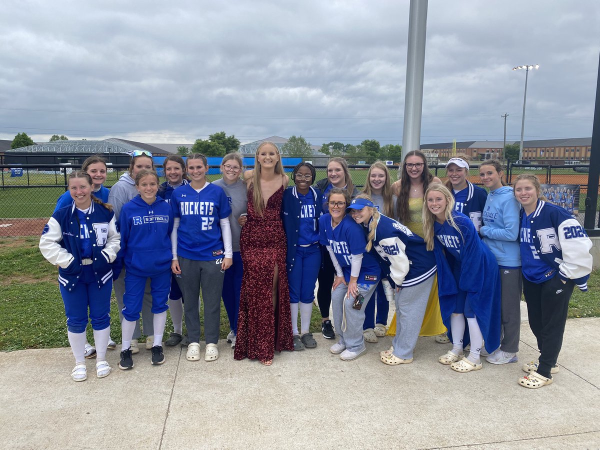 RockvaleSB's tweet photo. So glad some of our seniors were able to stop by before their big night! The girls looked stunning! 
🤩🤩🤩 https://t.co/2RxhZI4pJL