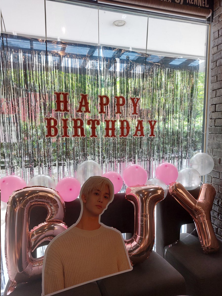 kimseunghunny's tweet photo. kudos to @BJYUNIONPH for the super pretty design of the cafe, all for bae jinyoung 💗 https://t.co/5w8ldqFVKr