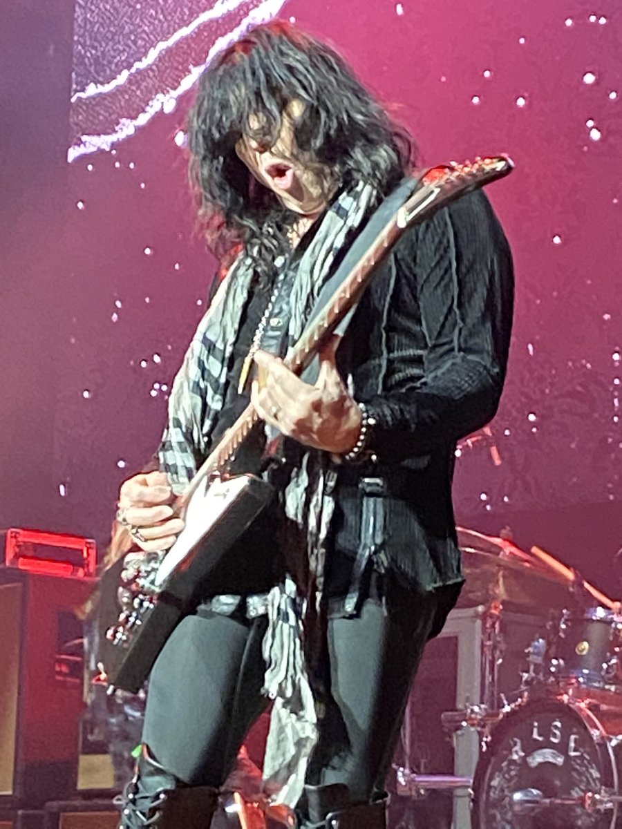 @TomKeiferMusic holding down the hair metal at @M3RockFestival #keiferband #cinderella #vevo #vevoretrorock