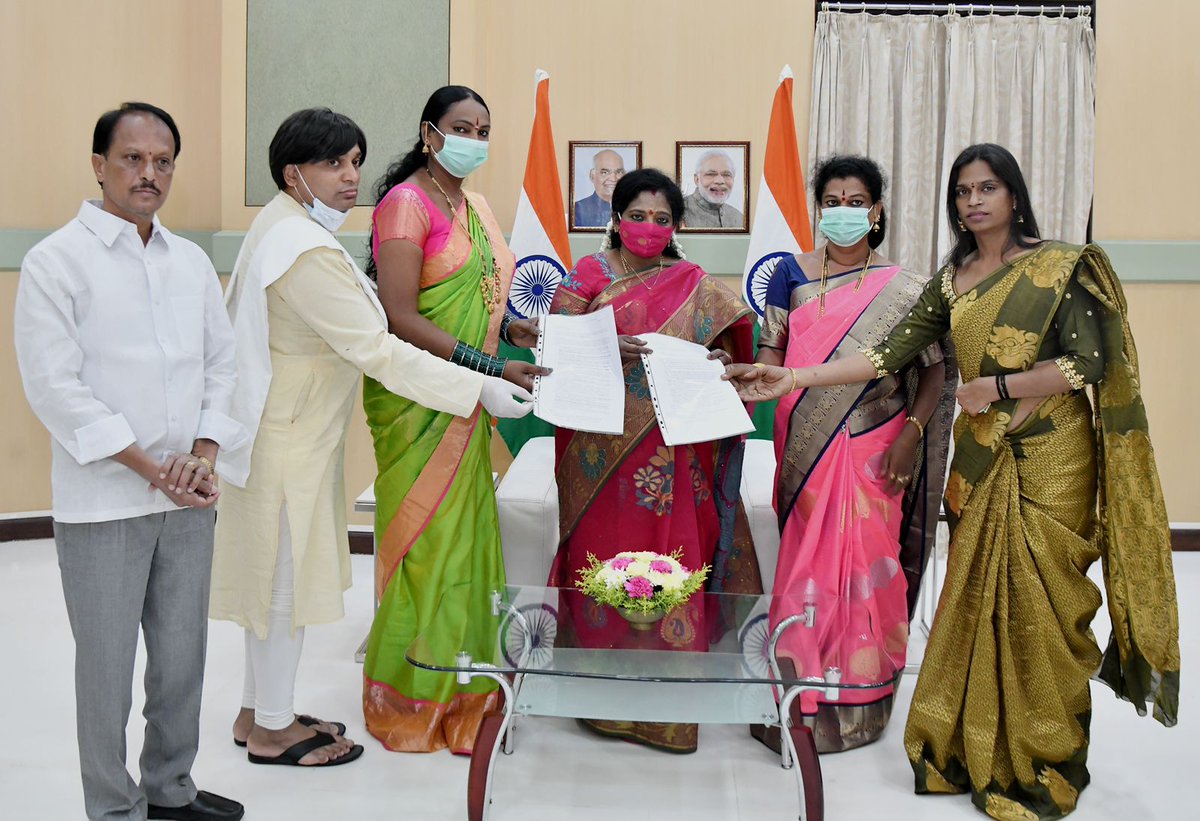 CMuvvala's tweet photo. @DrTamilisaiGuv @PMOIndia @HMOIndia @ddyadagirinews @DDNewslive @IPRTelangana @PIBHyderabad @PTI_News @ani_digital @ROBHyderabad @DDYadagiri Really it's grate mam meeting you. https://t.co/25fNYX331m