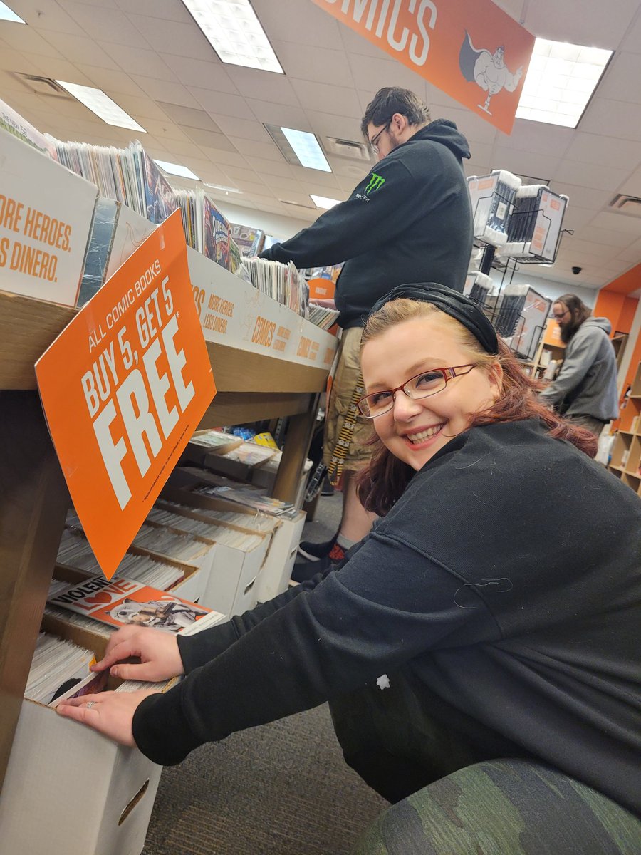 notsuperdudes's tweet photo. Found some friends out digging for that perfect comic book! #happyfreecomicbookday https://t.co/zfAEclwM6K