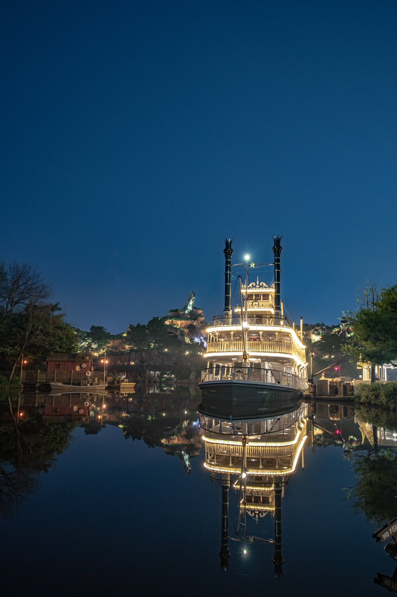 hiroooophoto's tweet photo. ディズニー夜景！

#カメラ好きな人と繋がりたい
#写真撮ってる人と繋がりたい
#ファインダーは私のキャンパス
#ファインダー越しの私の世界
#ディズニー https://t.co/6XEb6r9AM0