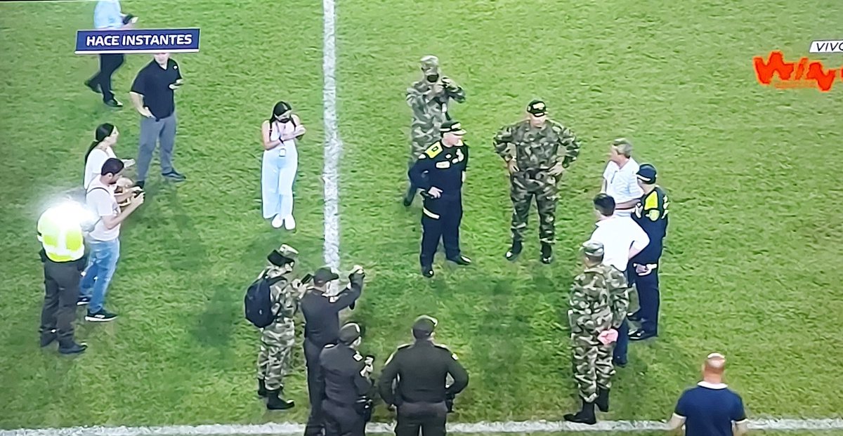 Entonces el ejército se fue al estadio de Montería a hacer pantalla, mientras la ciudad está amenazada. Payasos.