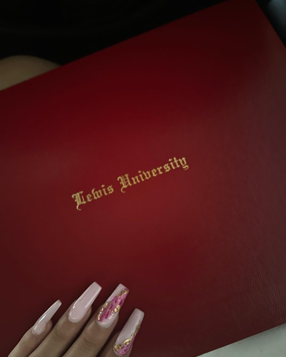 aguilera_cx's tweet photo. I GRADUATED TODAY #Classof2022 https://t.co/CIXIDxQCid