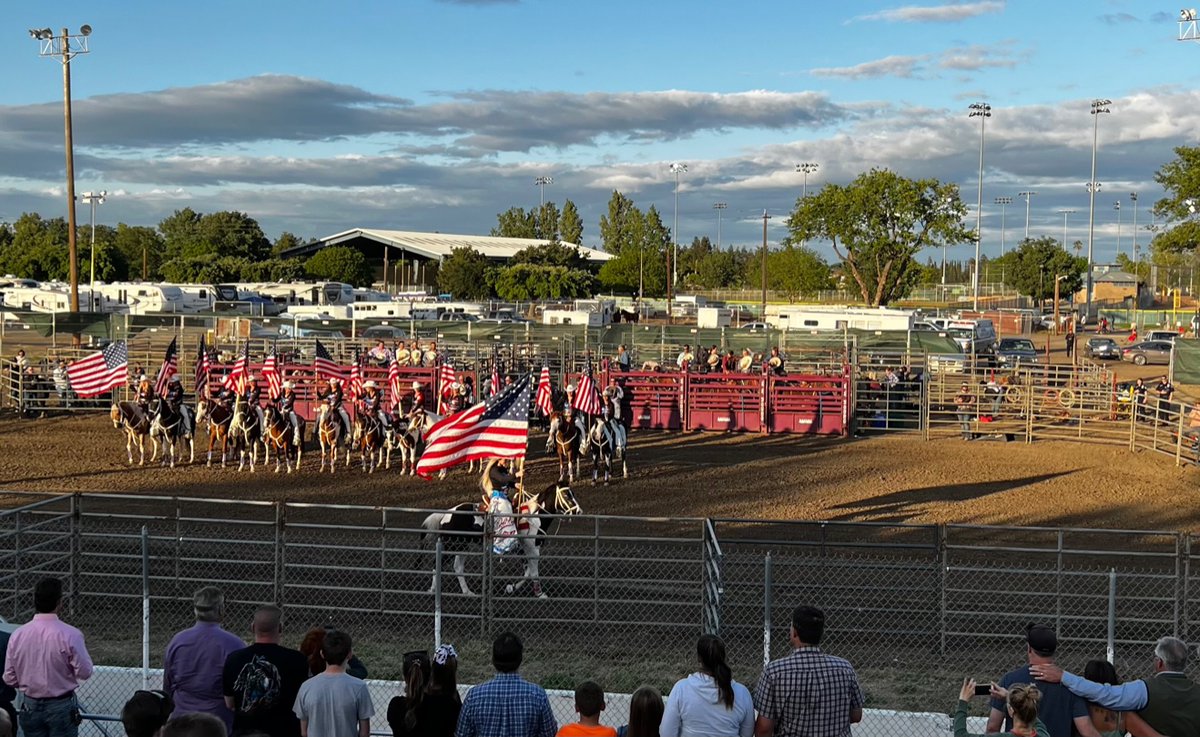 RyanChalk1883's tweet photo. Had a great time at the @DixonMayFair Friday eveing where we enjoyed the rodeo, live music and livestock. Also, in my first time entering, I won 1st place and and best of division for my bread and butter pickles and 2nd place for my vinegared red onions. https://t.co/LYOd8Zid1b
