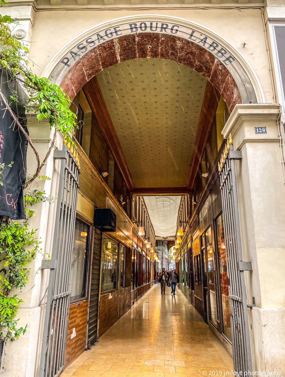 jmlpyt's tweet image. A la découverte des passages couverts parisiens 
Le passage bourg L’Abbe fut construit en 1828 entre les Passages du Grand Cerf et de l’Ancre

#paris #parismaville #parisjetaime #ExploreFrance #visitfrance #visitparis #jmlpyt #francemagique #artist #Artiste #architecture