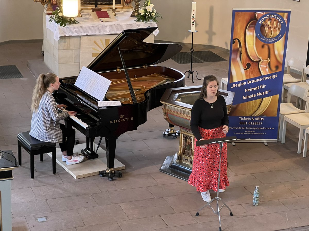 Experience today in one of the most beautiful cities of Lower Saxony, Wolfenbüttel, a concert in the St.-Johannis-Kirche, Glockengasse 2, with pianist <a href="/nicole_rudi/">Nicole Rudi</a> and the English soprano <a href="/elliesperling/">Ellie Sperling</a> an English-American program.
Tickets at the box office from 18:30.