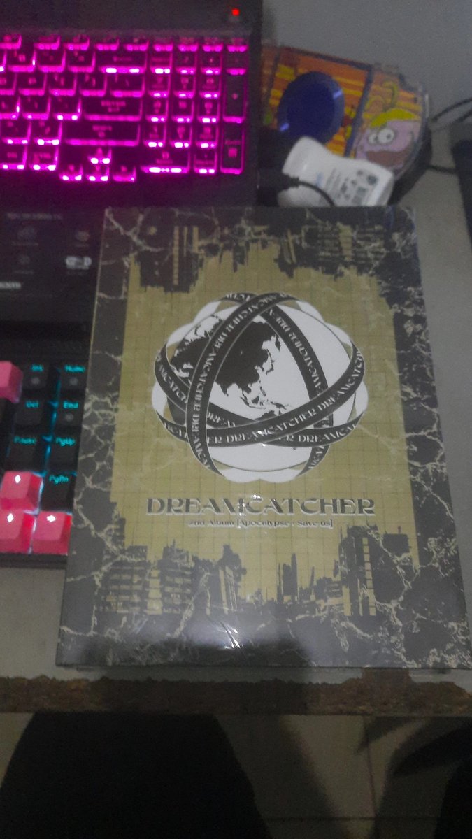 Dashinjason's tweet photo. My first Dreamcatcher's album and I got Queen Bora, Yoohyeon and Siyeon big pog energy? #apocalypse_save_us #Dreamcatcher https://t.co/GvxFJUPOe7