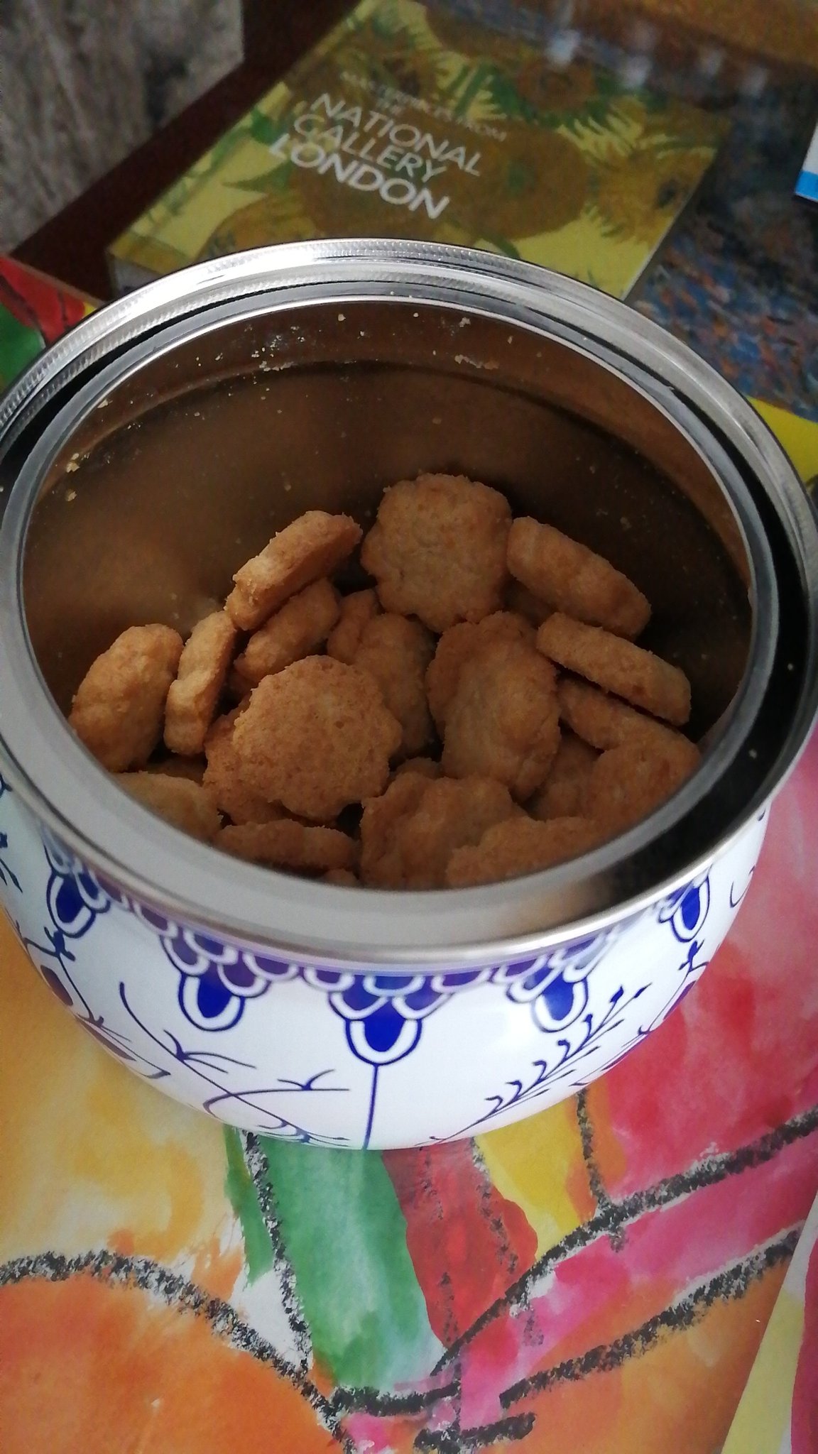 Leoscor 33 明日から仕事かよぉ のストレスでお菓子とまんないw コペンハーゲン ダニッシュミニクッキー かなり癖になる味と食感 あと あれもとまらないｙｂｃのエアリアル 開けたら最後 T Co Pkjyzp3mui Twitter