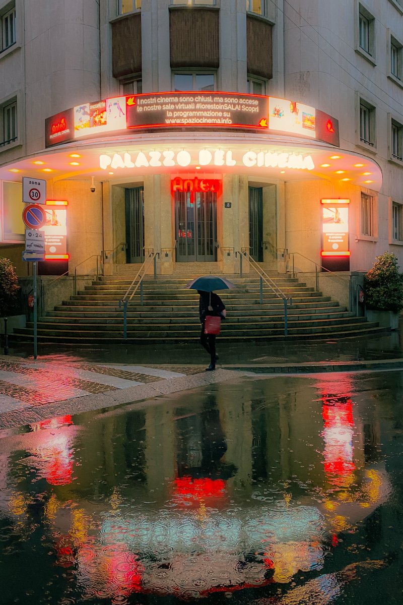 Gm beautiful people! I wish you a good Sunday ☔️
Rainy day in my city Milan, how’s the weather in your city?

“Wildfire” from ‘People Between Lights’ collection is available on <a href="/opensea/">OpenSea</a> - link in 🧵