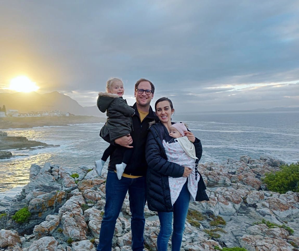 Happy Mother’s Day from L’Avenir winemaker Dirk Coetzee and his three favourite girls! We raise a glass of Glenrosé to all the inspiring South African moms.🥂