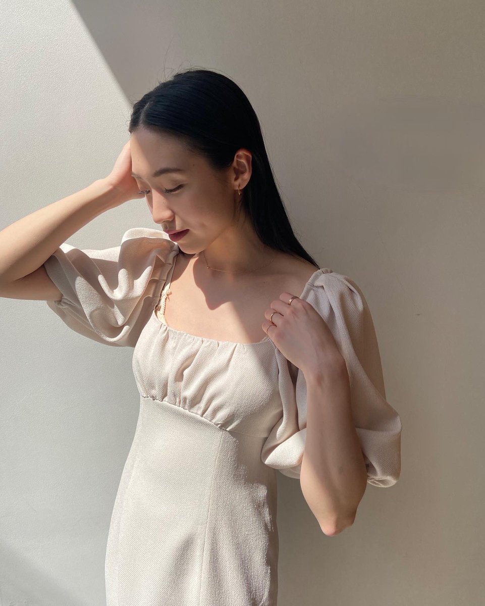 Verybrain's tweet photo. Square neck line slit dress🌼❤︎

デイリーはもちろん、フォーマルなシーンでもご活用いただけます。

#verybrain #verybrain2022ss 
#boutiqueheavenly https://t.co/5tSRvbJ6GP