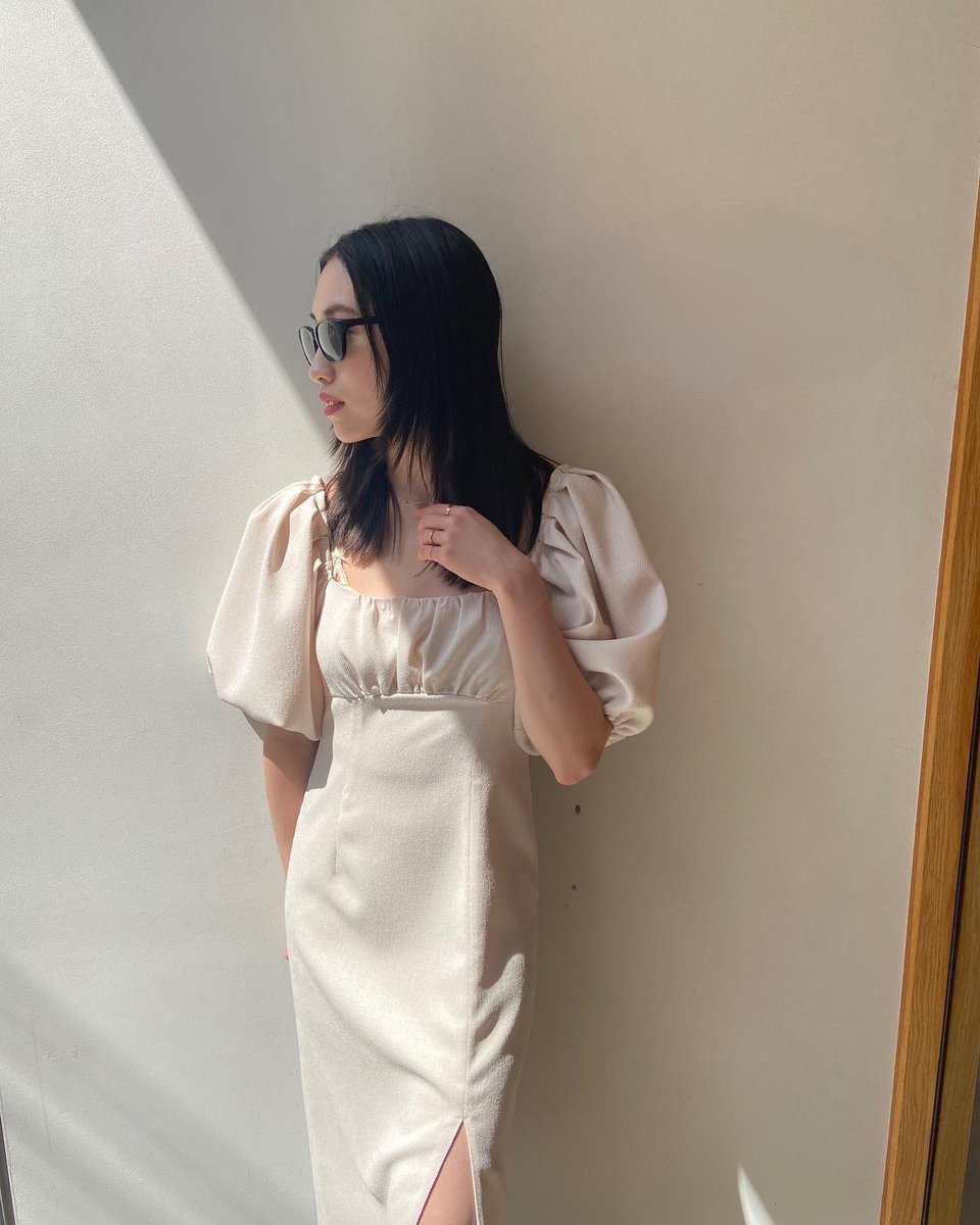 Verybrain's tweet photo. Square neck line slit dress🌼❤︎

デイリーはもちろん、フォーマルなシーンでもご活用いただけます。

#verybrain #verybrain2022ss 
#boutiqueheavenly https://t.co/5tSRvbJ6GP