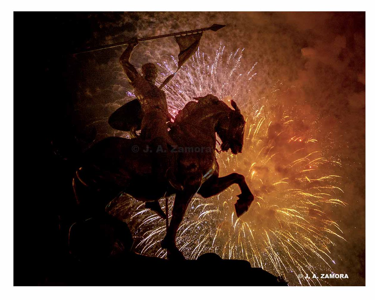 j_a_zamora_foto's tweet photo. Miradas.
Feria de Sevilla 2022.
#leicaq2
#leicacamera https://t.co/iRcJFNl6uT