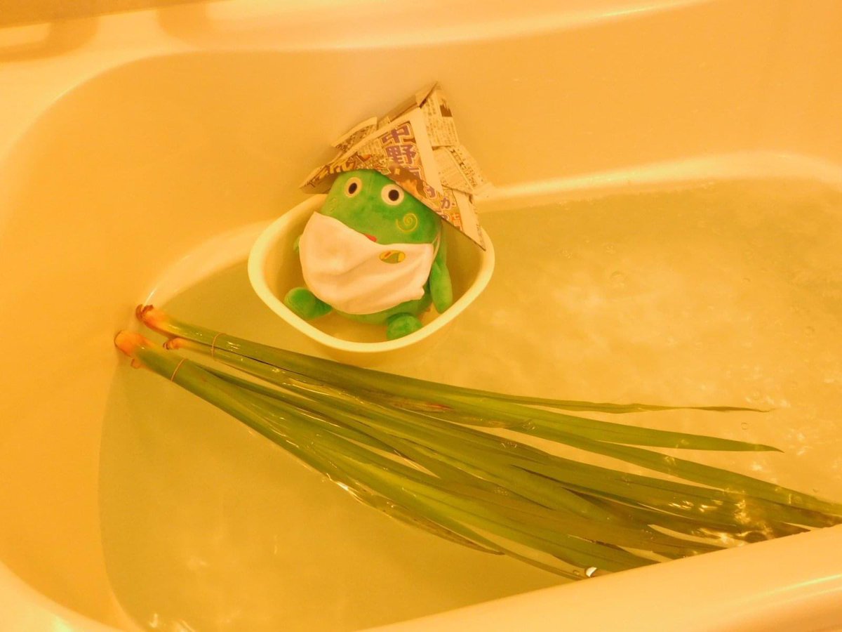 smile__eda's tweet photo. 一番風呂は、森の妖精がいただいちゃいました✨
『は～、いい湯だな～♨️🛀♨️』

スミール荏田では、どなたが一番風呂に入るのでしょうか？
今から🥳楽しみです🎶

#スミール荏田　#新規オープン　#特養 　#ショートステイ　#ユニット型　#菖蒲湯　#オープニングスタッフ　#森の妖精 
#一番風呂　#レク https://t.co/en9MB7rhvX
