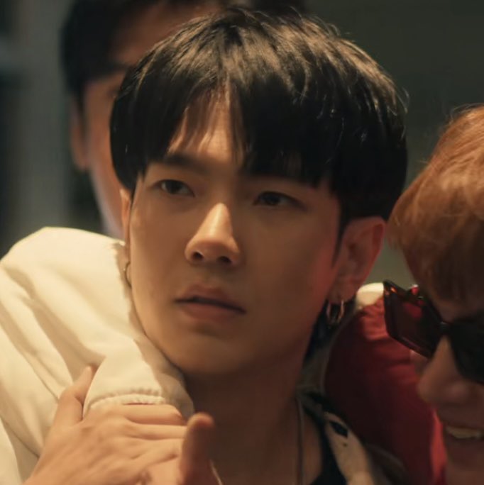 aquariiuszn's tweet photo. the backbones of the theerapanyakul family...

#KinnPorscheEP5 https://t.co/gphQoGMvP6