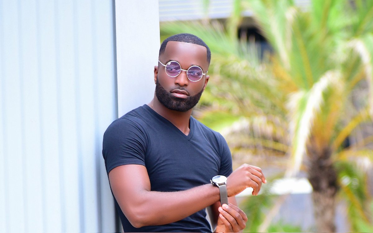 Zikhona izinsizwa nakwaNongoma. Igama uVee