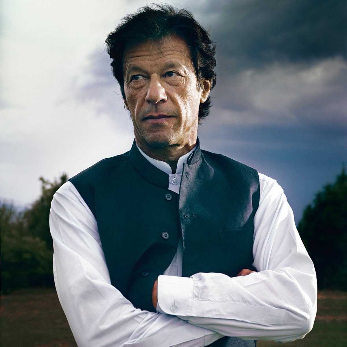 TeamSTIKHAN's tweet photo. “Bravery is standing with the truth and right”
― Imran Khan 
#NewProfilePic https://t.co/rA8sderEEN