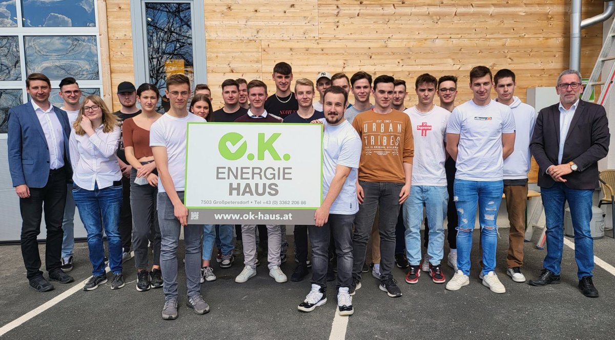 Mitte April konnten die #Bautechnik-Schülerinnen und Schüler der fünften #HTLPinkafeld-Tiefbau- und -Holzbauklasse bei einer Exkursion zur O.K. Energie Haus GmbH in Großpetersdorf und zur Baustelle „Neubau des Krankenhauses Oberwart“ einen Einblick aktuelle Bauprojekten bekomme.