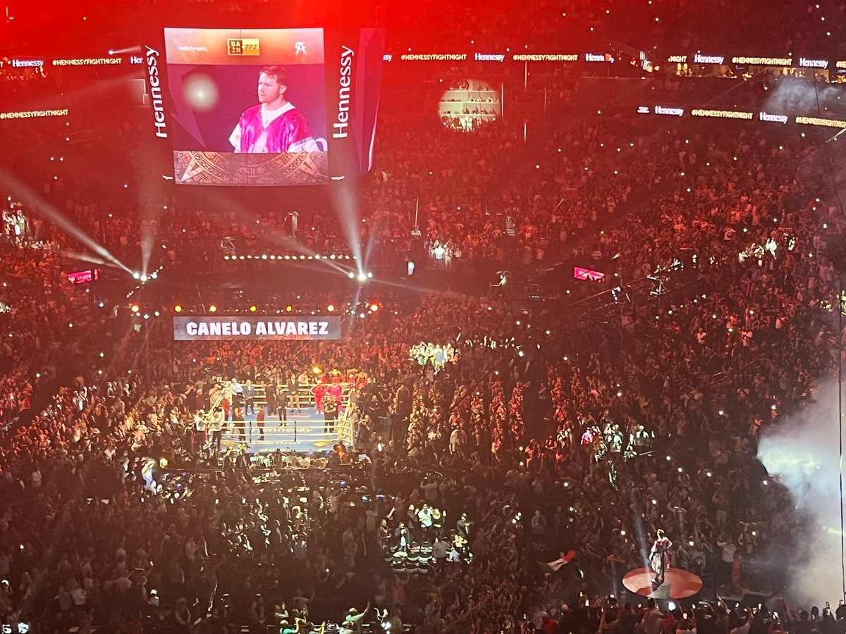 LauraBeck123's tweet photo. Vegas #CanelovsBivolLIVE https://t.co/nlqReDiQtw