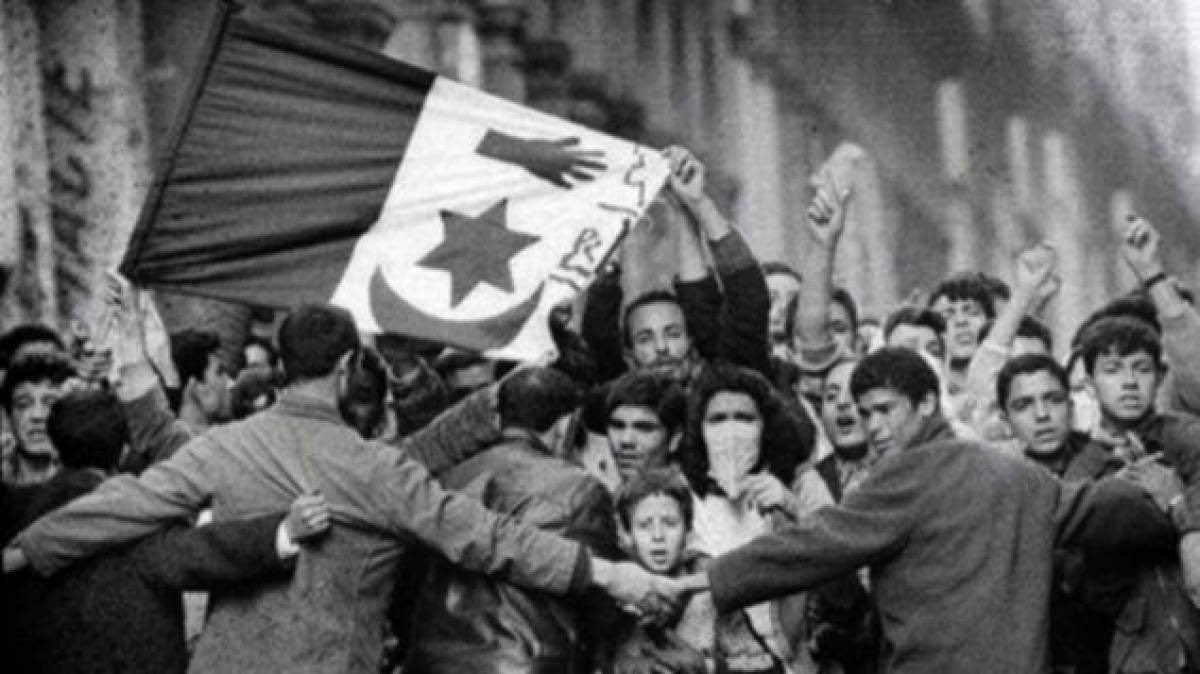 ChronoFil's tweet photo. 8 mai 1945 : Massacres de Sétif, Guelma et Kherrata en Algérie.

À l’occasion des célébrations de la victoire des Alliés contre l’Allemagne, des manifestations interdites de nationalistes algériens dégénèrent.

La répression fera des milliers de morts. https://t.co/Pf8WEFxeRs
