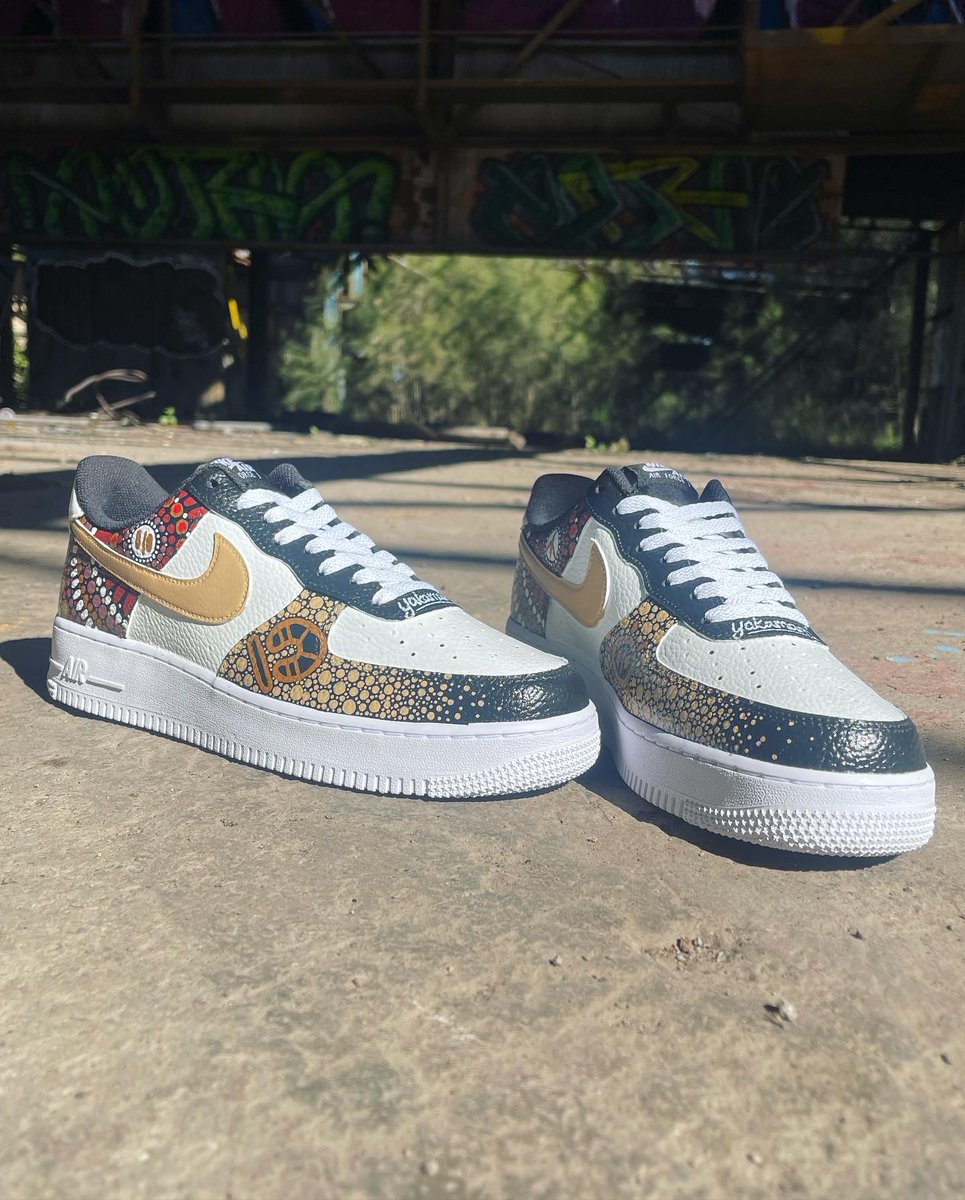 j_watsonart's tweet photo. DM To place an order for some custom sneakers https://t.co/CeDvSWLd7W