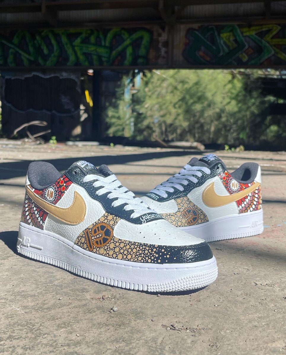 j_watsonart's tweet photo. DM To place an order for some custom sneakers https://t.co/CeDvSWLd7W