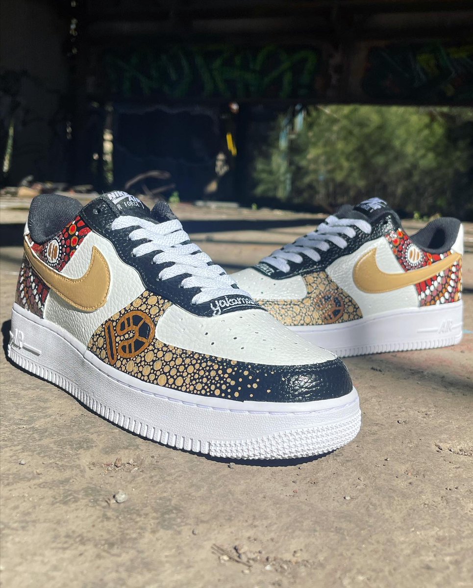 j_watsonart's tweet photo. DM To place an order for some custom sneakers https://t.co/CeDvSWLd7W